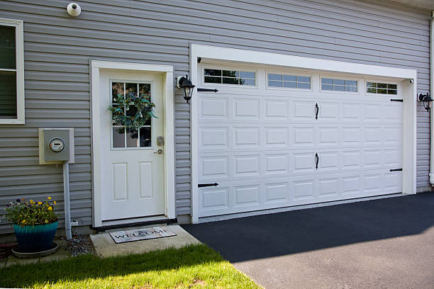 24/7 Emergency Garage Door Panel Replacement experts in Lewiston, MN